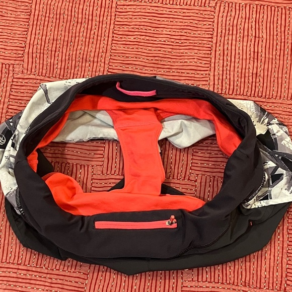 MPG size 11 Women's Athletic lined Shorts with Black and Gray Geometric Pattern - Picture 12 of 15